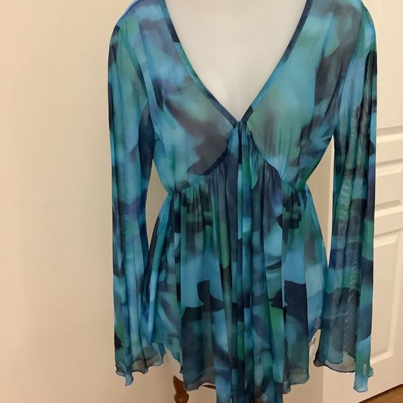 NEW Beautiful semi sheer top Medium - Picture 2 of 12